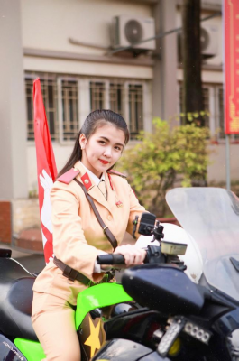 Thu Huyền đam mê motor