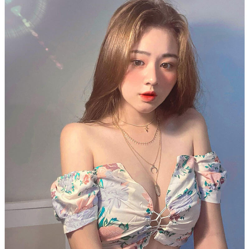 Hot girl áo dài