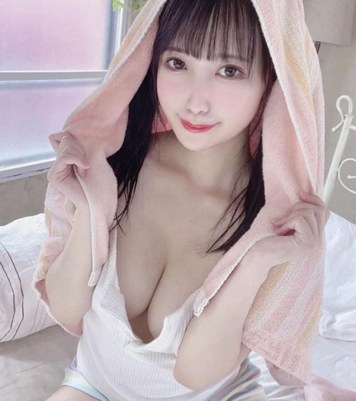 Năm 2021 cô gia nhập vào ngành công nghiệp không khói