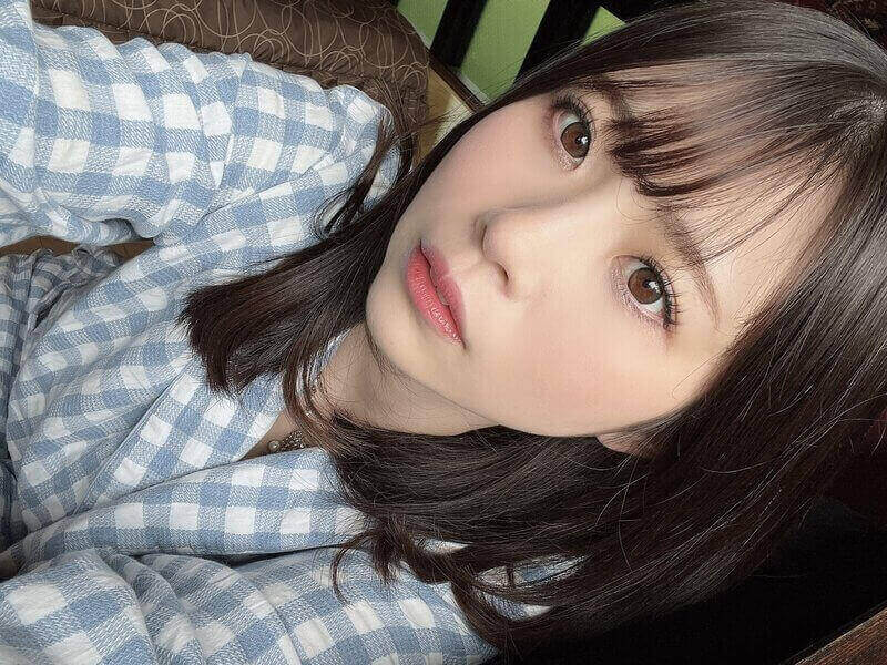 Đôi mắt to tròn như thỏ ngọc của Ibuki
